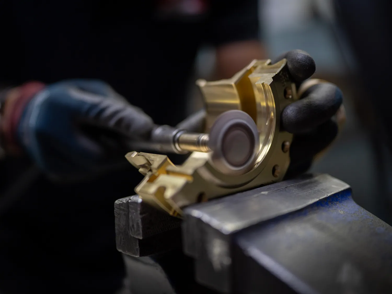Equipamento e operação na unidade da Neckmolde